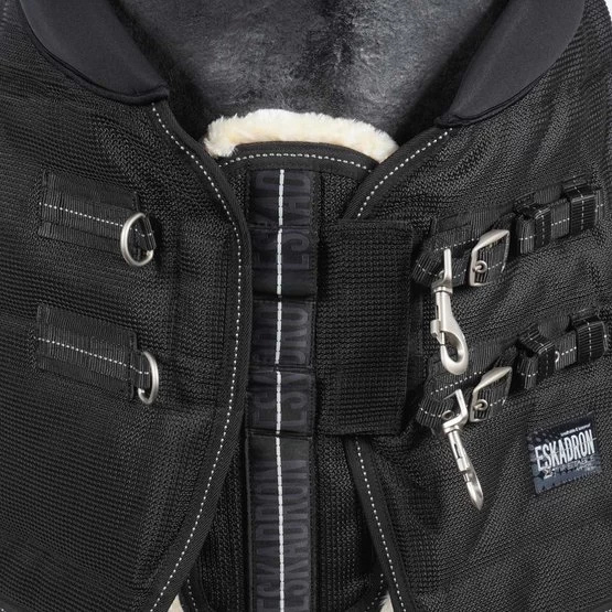 Eskadron Stalldecke Sigma 100g Schwarz 5 Eskadron Stalldecke Sigma 100g Schwarz – Bild 3