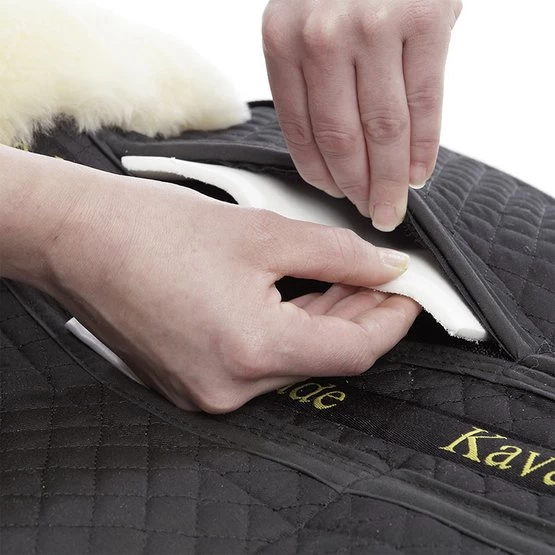 Kavalkade Unterleger Mit Lammfell Und Inlays Schwarz 7 Kavalkade Unterleger Mit Lammfell Und Inlays Schwarz – Bild 5