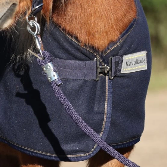 Kavalkade Fleecedecke Shetty-Ecoline Navy 4 Kavalkade Fleecedecke Shetty-Ecoline Navy – Bild 2