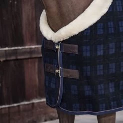 Kentucky Horsewear Kentucky Abschwitzdecke Show Fleece Heavy Dunkel Blau 24 Kentucky Horsewear Kentucky Abschwitzdecke Show Fleece Heavy Dunkel Blau -Geschaft Fur Pferdebedarf kentucky 52148 31 1 a929523bbdd099ba1a676b6771a9e673 article photobook m.9f1495